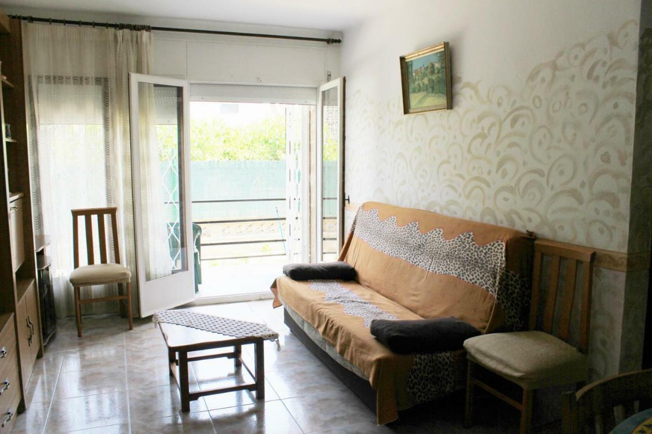 Canastel L' Escala Esterno foto